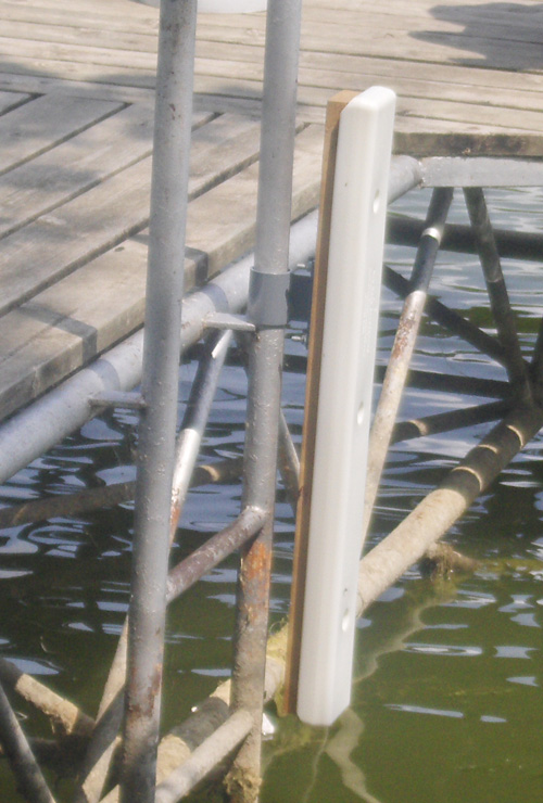 Dock Cushion and Bracket Combination