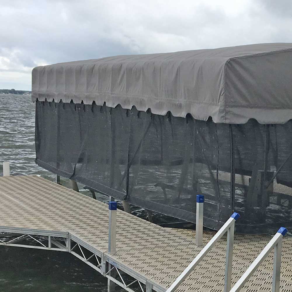 Marine curtain mounted on a lift