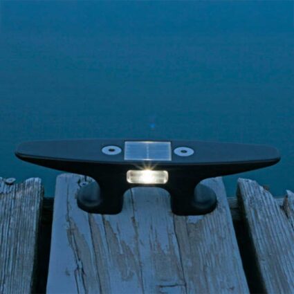 sloar-cleat-light-4 8"nylon solar cleat night view